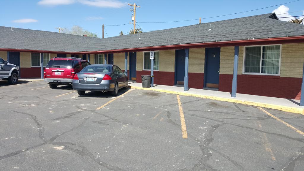 Travelers Motel Елко Екстериор снимка