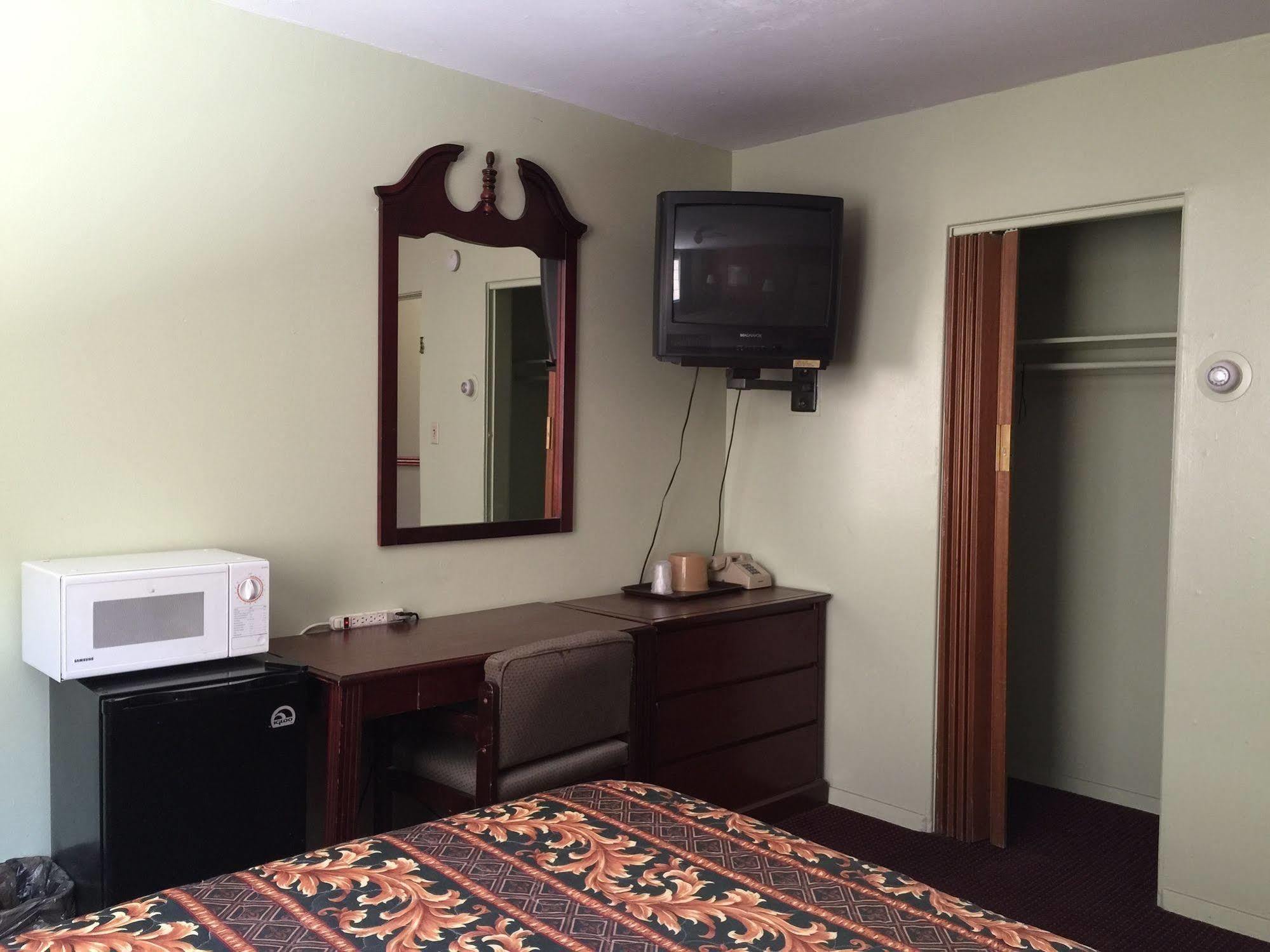 Travelers Motel Елко Екстериор снимка